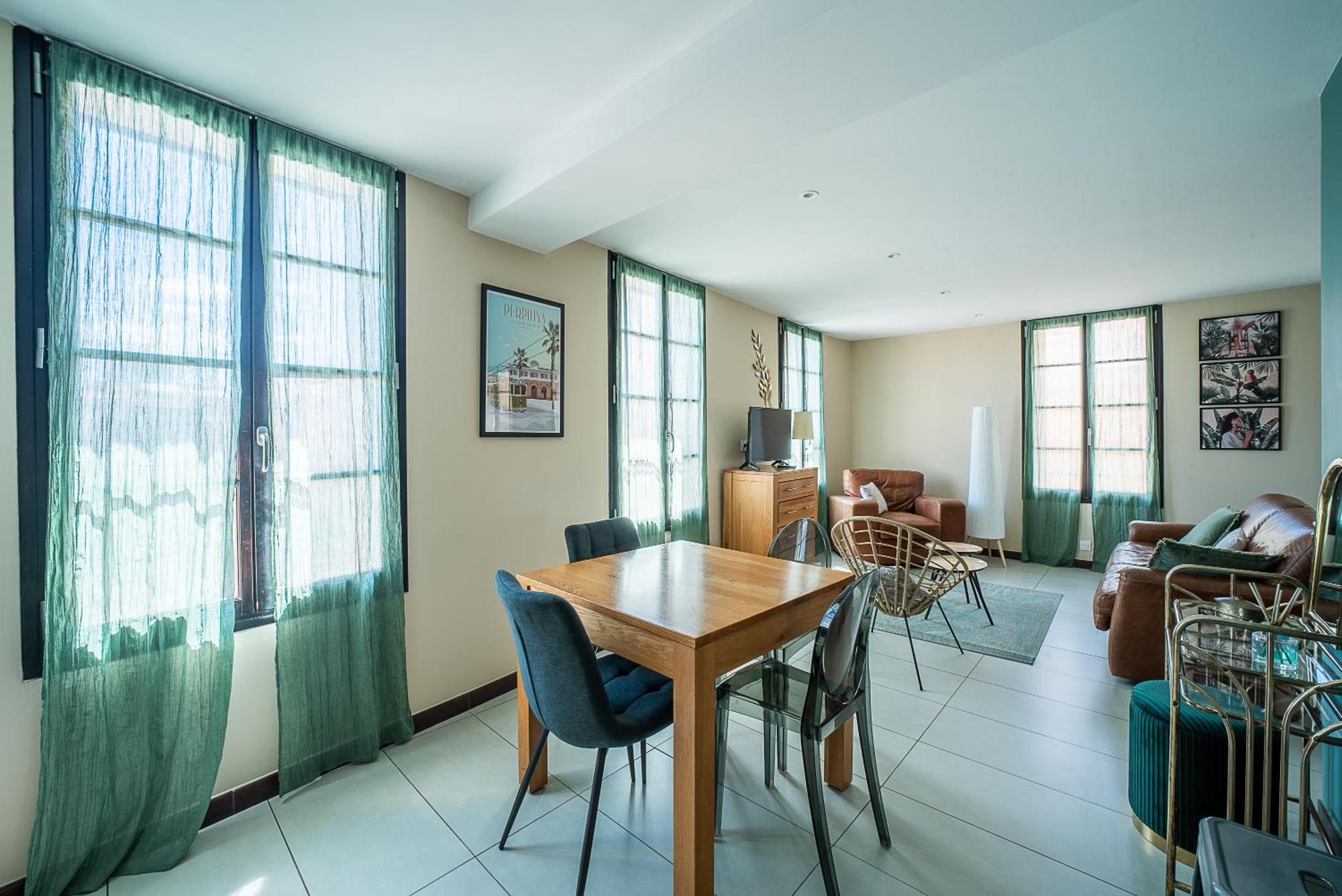 פרפיניין Suites Coronell D'En Vila מראה חיצוני תמונה