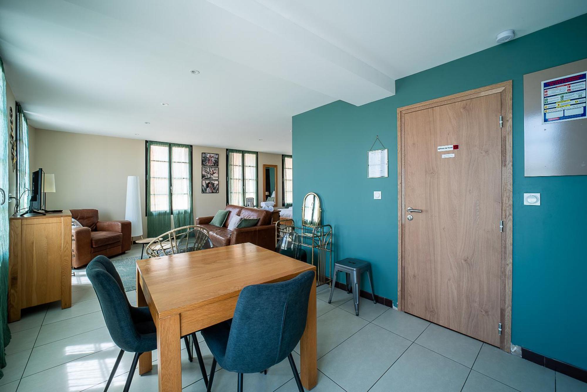 פרפיניין Suites Coronell D'En Vila מראה חיצוני תמונה