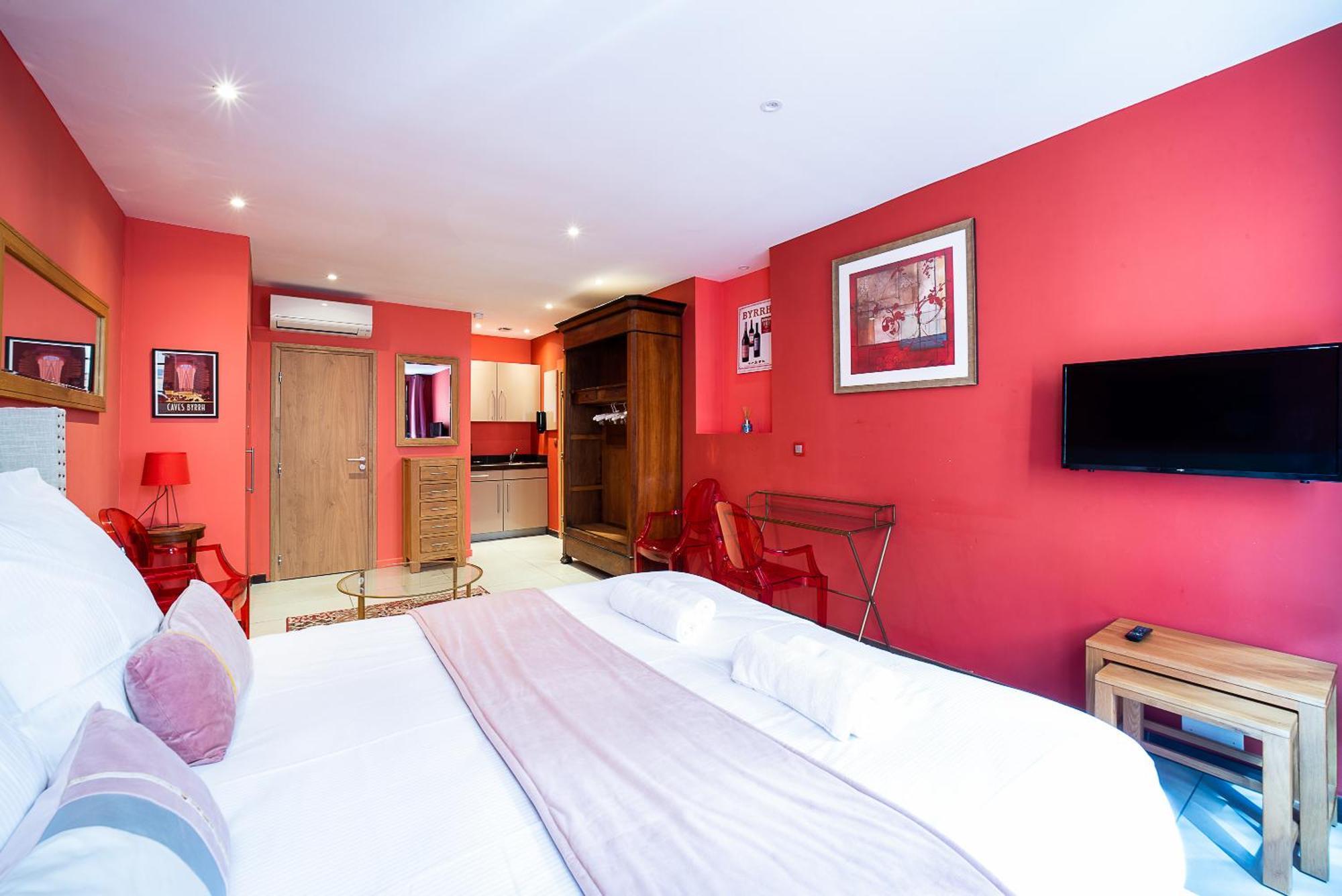 פרפיניין Suites Coronell D'En Vila מראה חיצוני תמונה