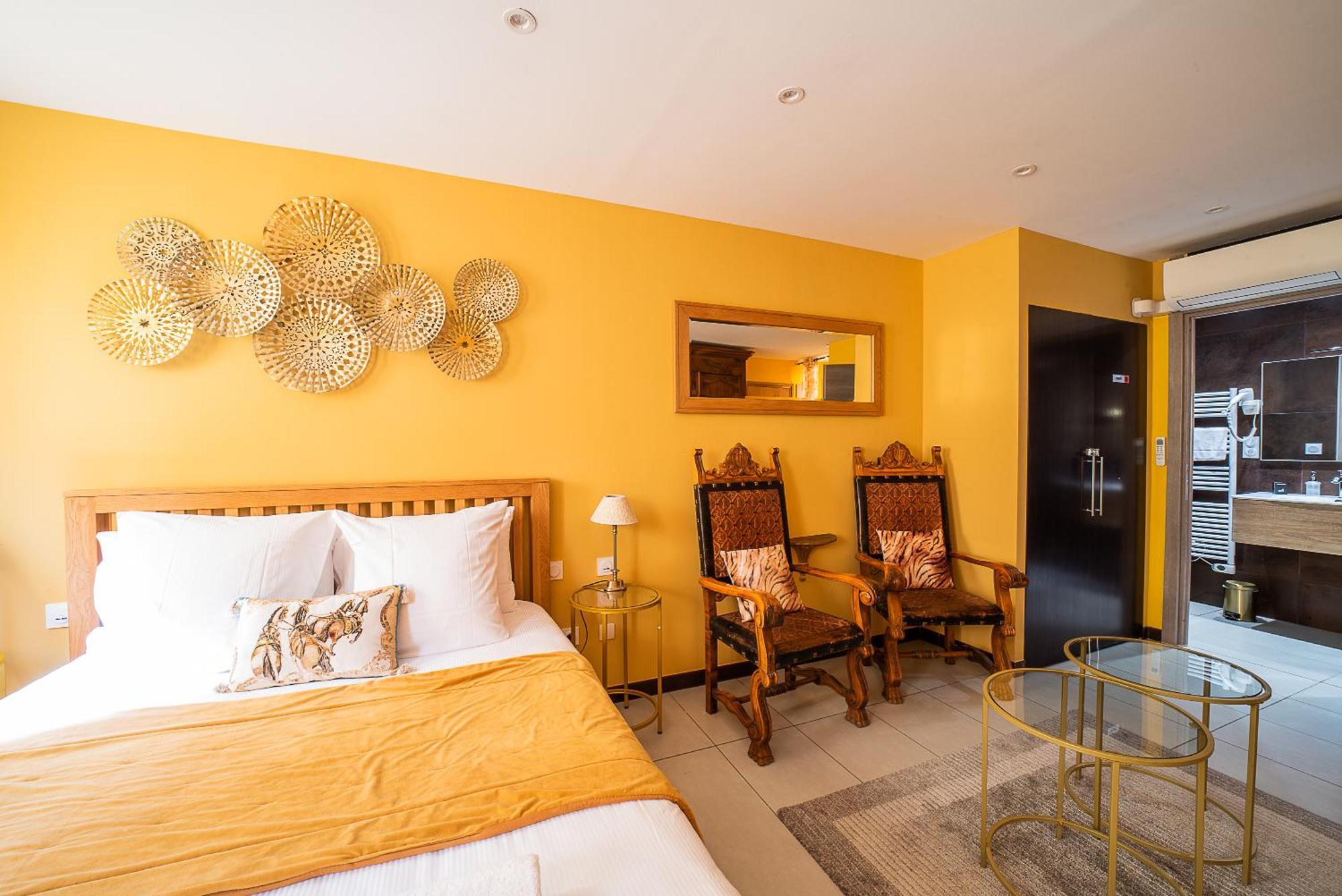 פרפיניין Suites Coronell D'En Vila מראה חיצוני תמונה