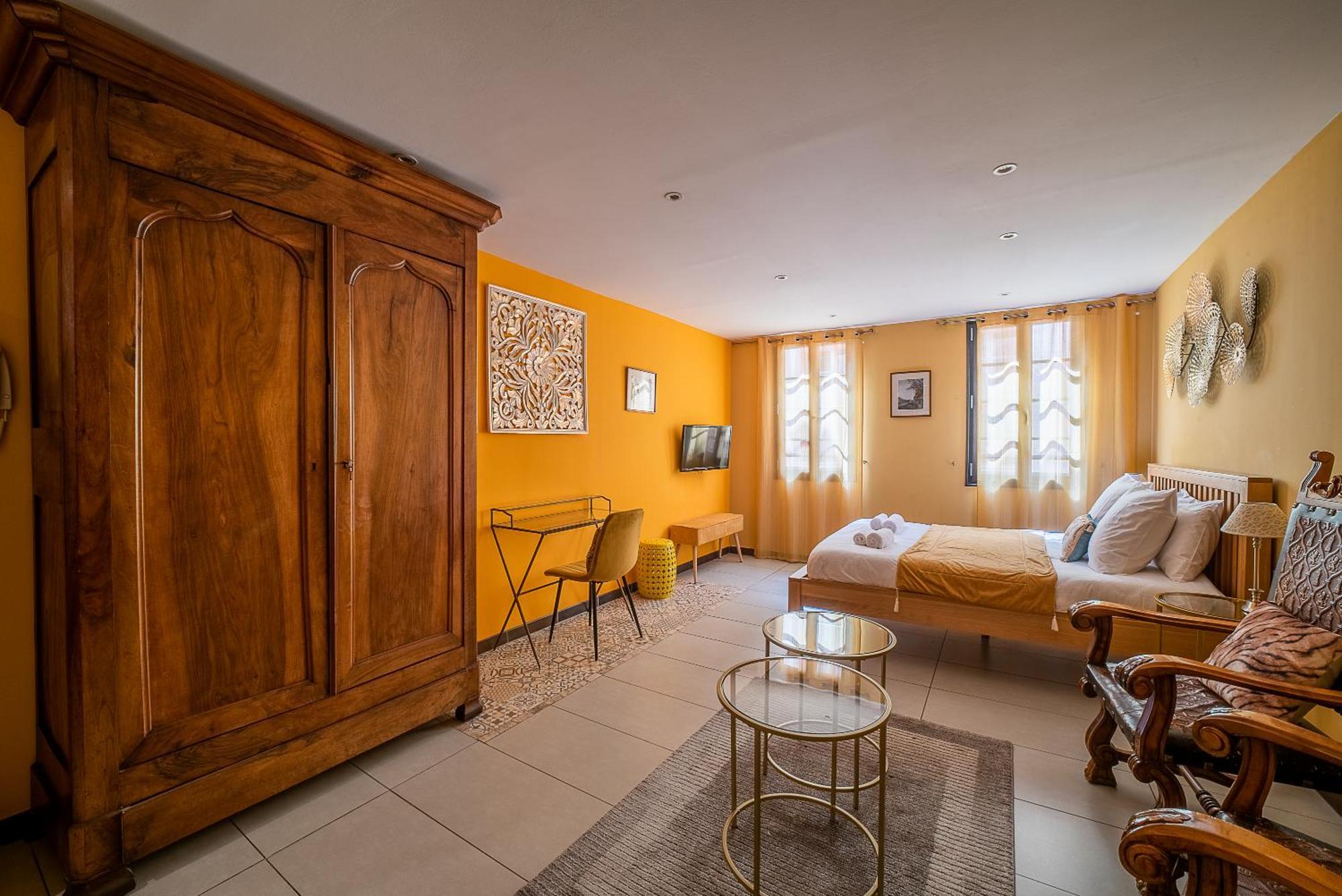 פרפיניין Suites Coronell D'En Vila מראה חיצוני תמונה