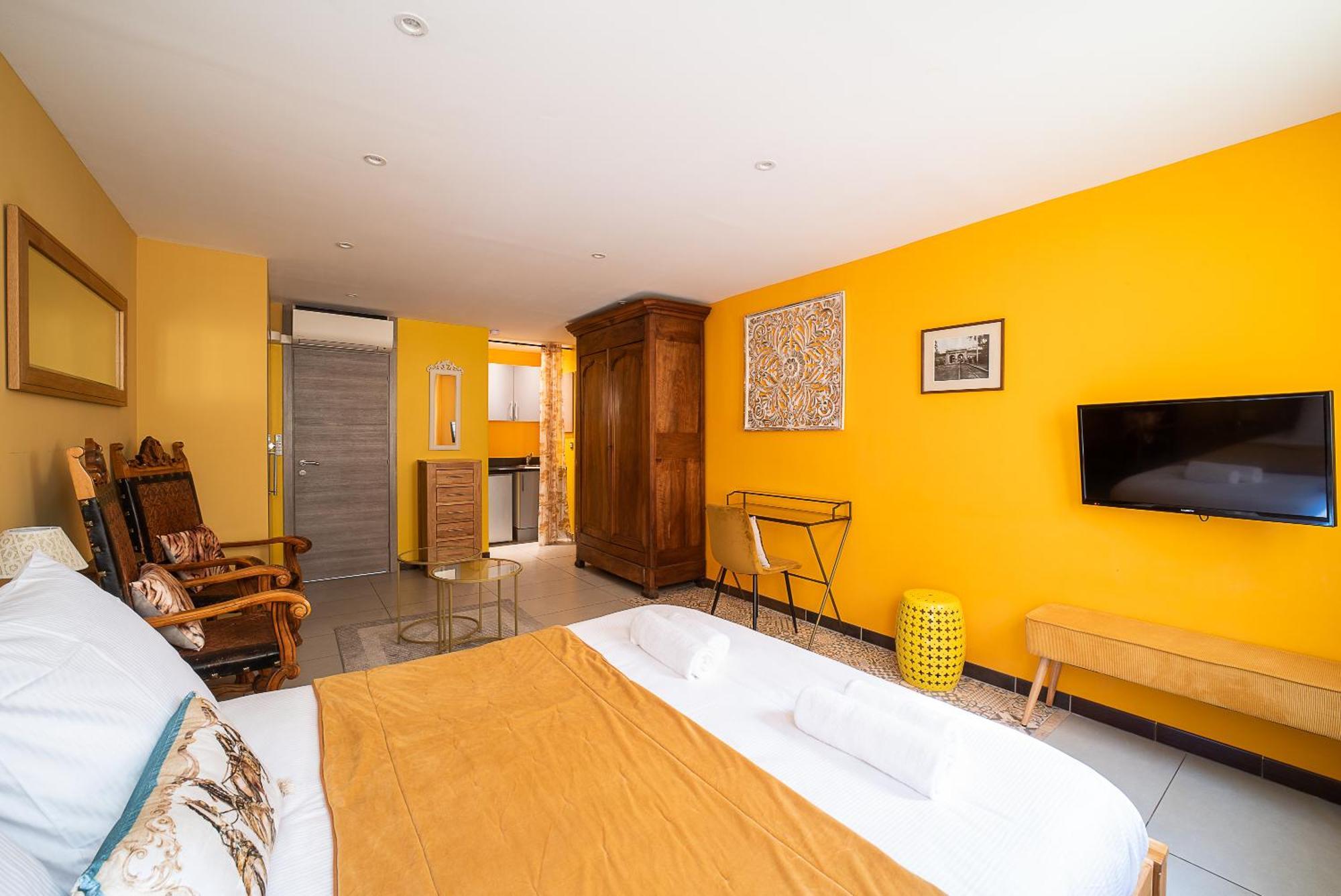 פרפיניין Suites Coronell D'En Vila מראה חיצוני תמונה