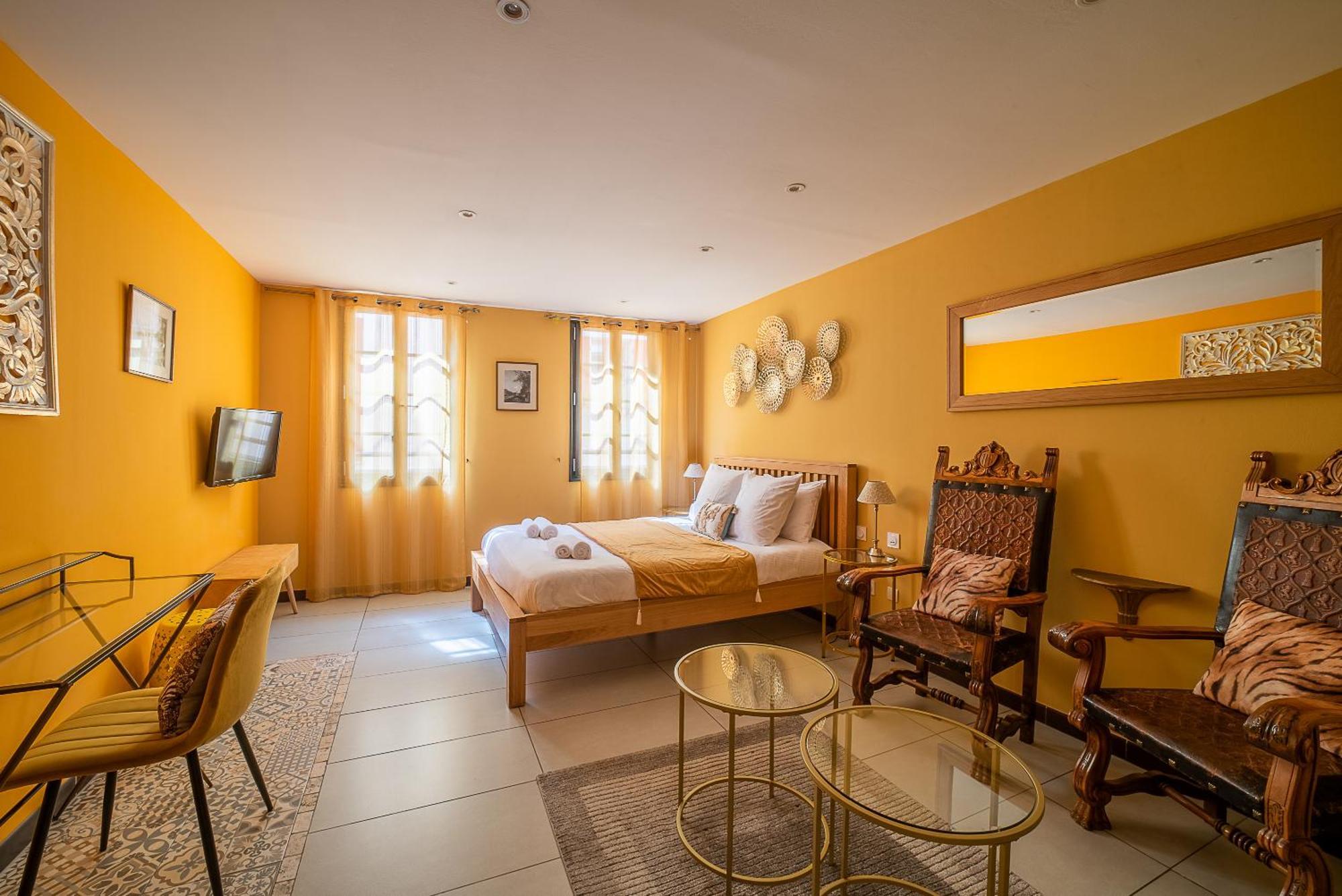 פרפיניין Suites Coronell D'En Vila מראה חיצוני תמונה