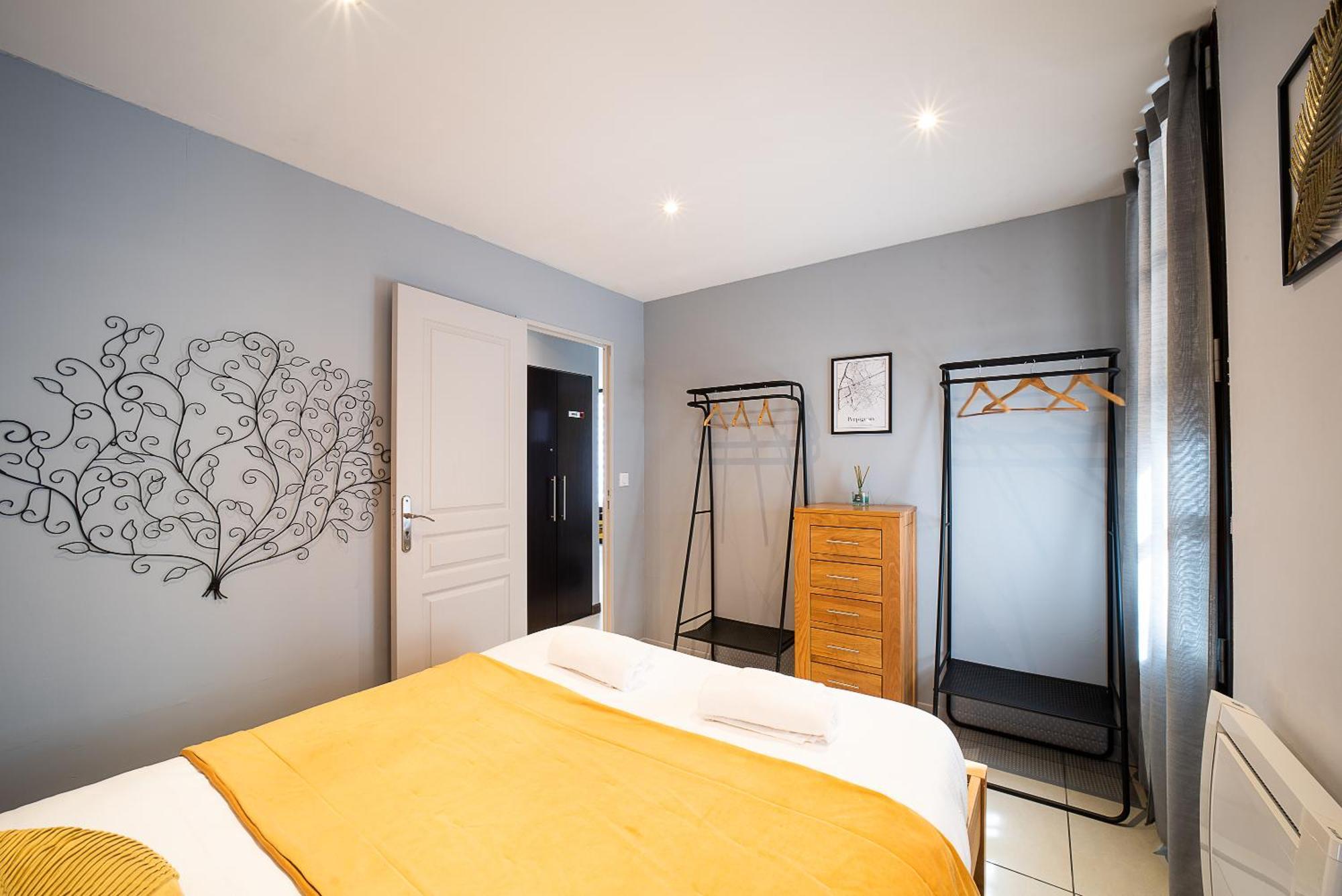 פרפיניין Suites Coronell D'En Vila מראה חיצוני תמונה