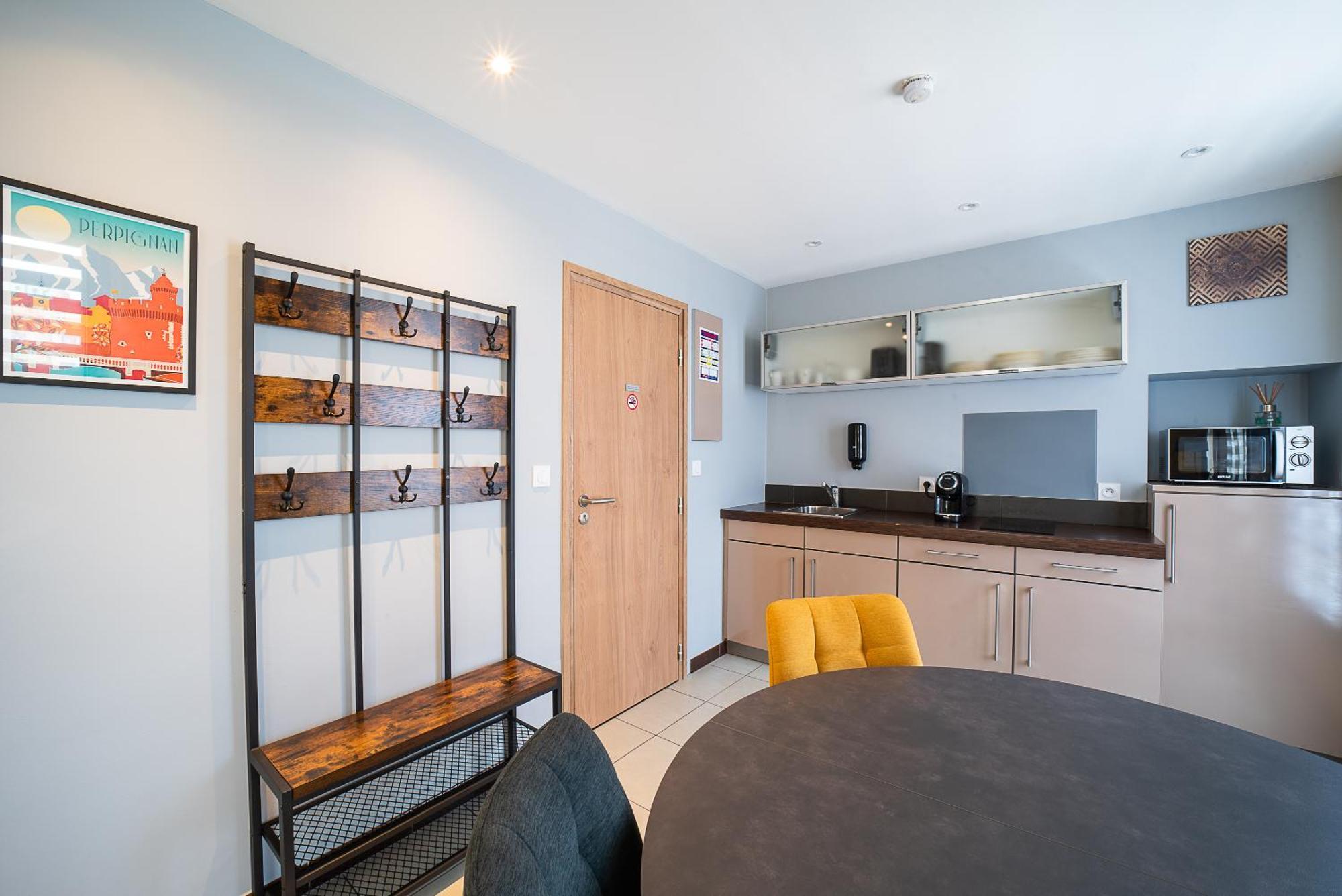 פרפיניין Suites Coronell D'En Vila מראה חיצוני תמונה
