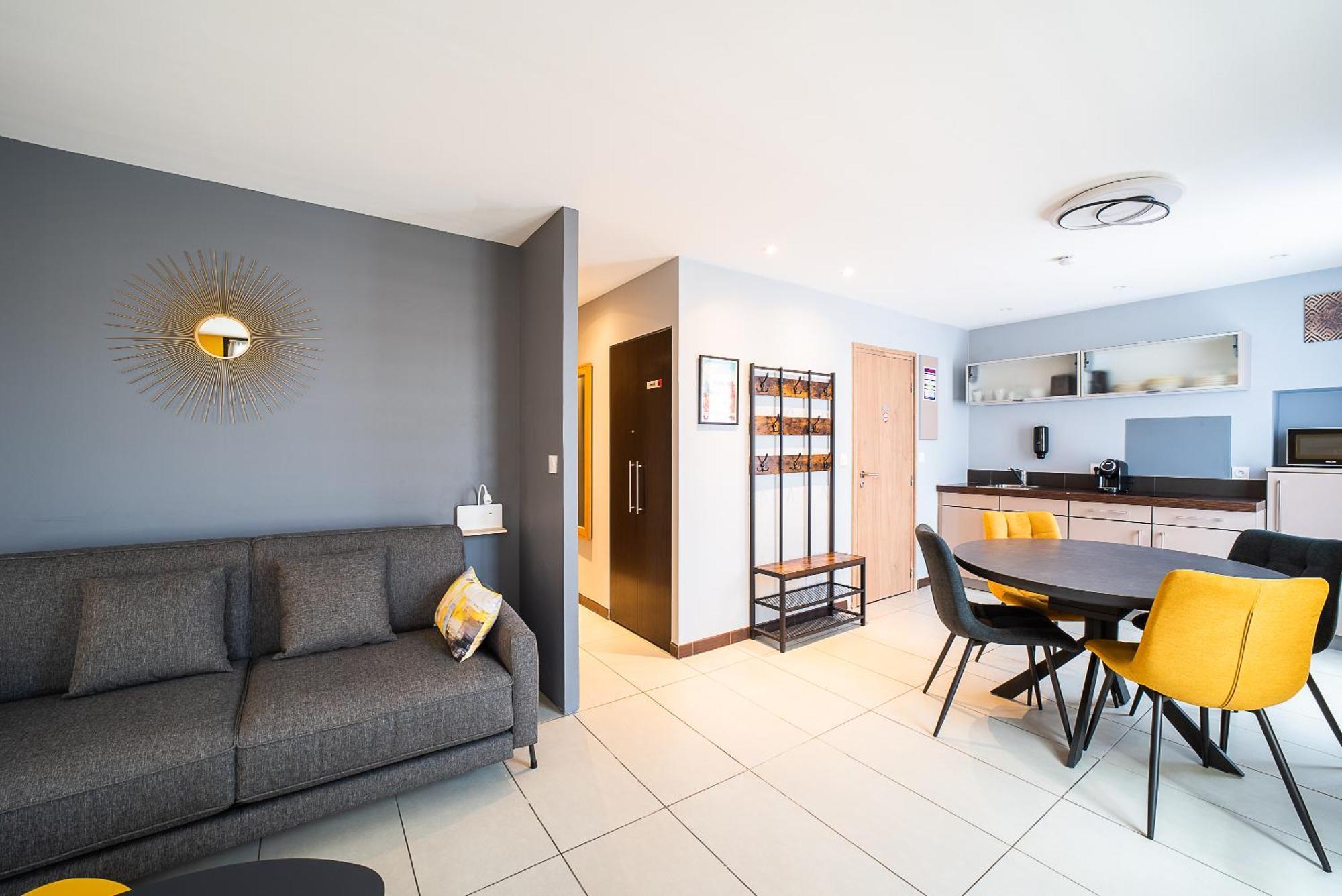 פרפיניין Suites Coronell D'En Vila מראה חיצוני תמונה