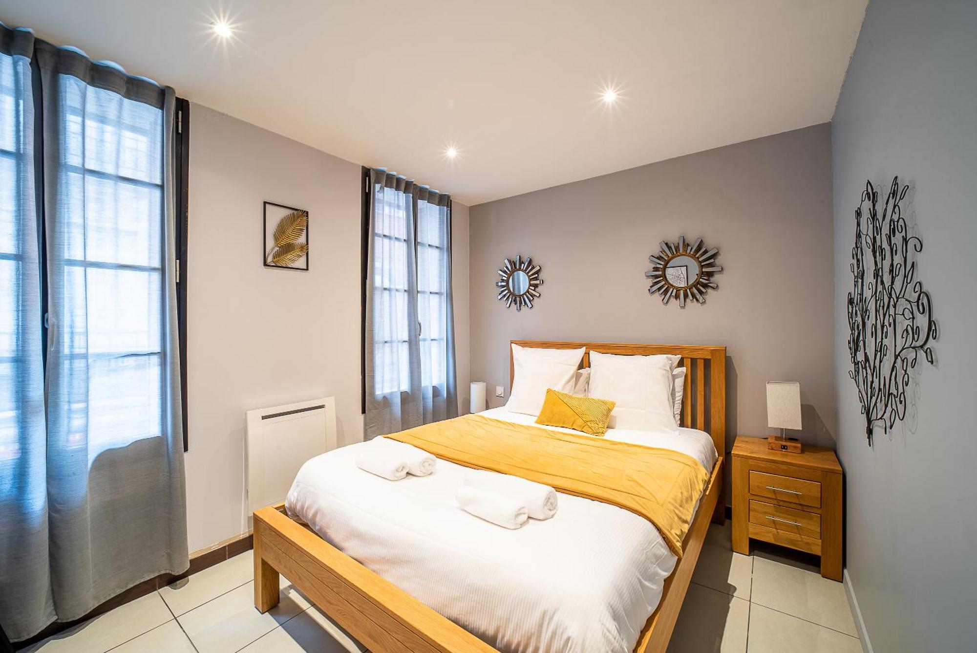 פרפיניין Suites Coronell D'En Vila מראה חיצוני תמונה