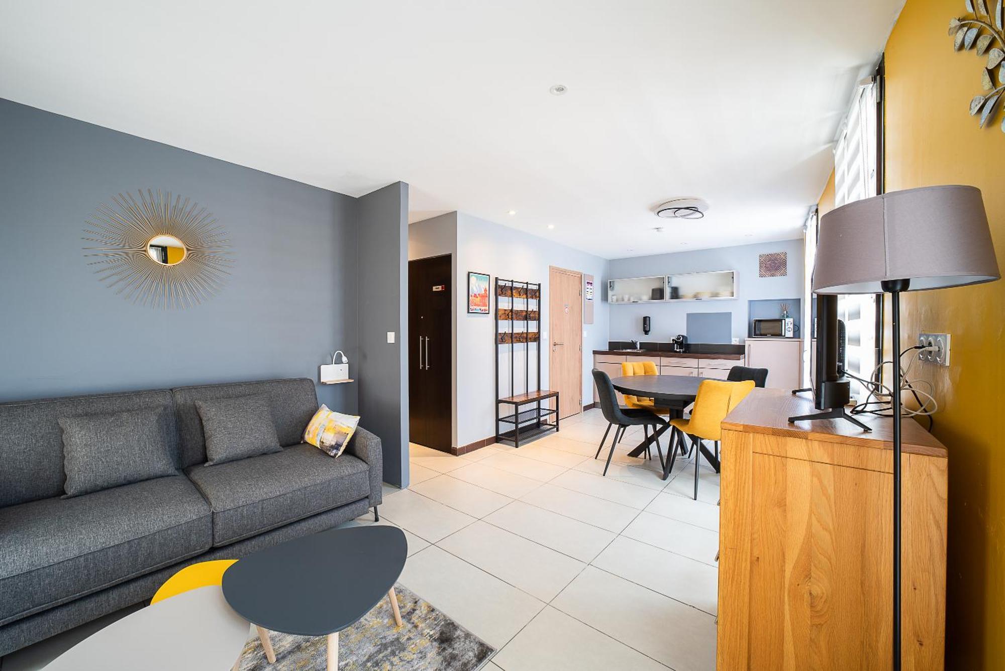פרפיניין Suites Coronell D'En Vila מראה חיצוני תמונה