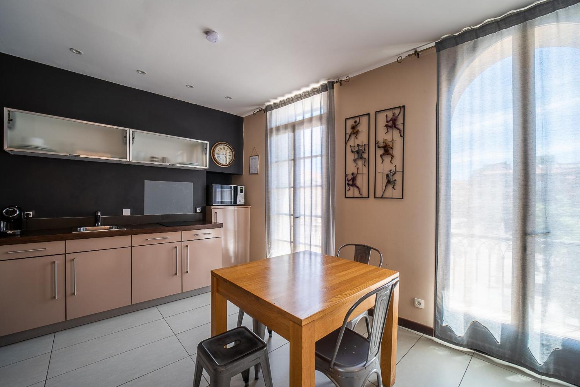 פרפיניין Suites Coronell D'En Vila מראה חיצוני תמונה