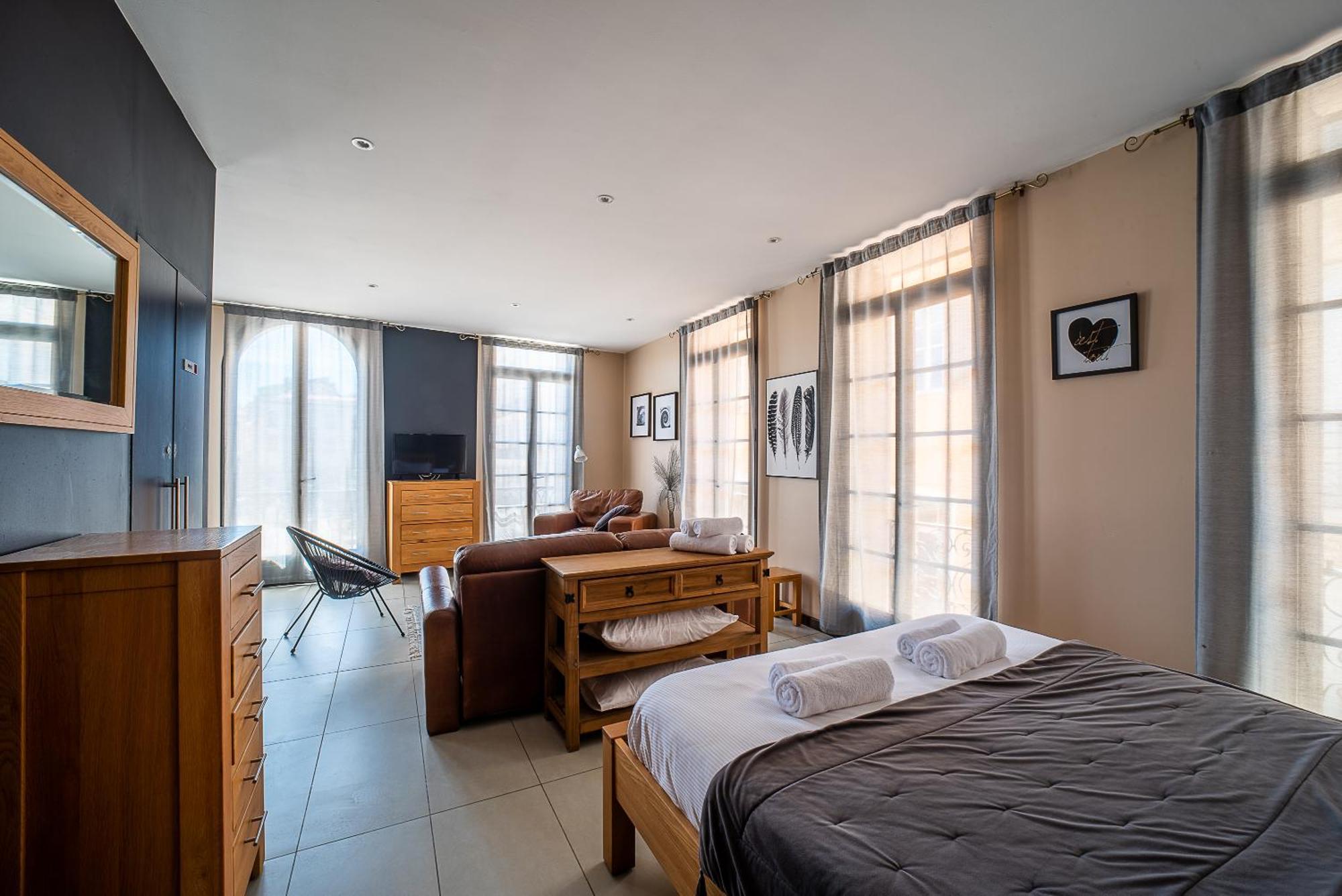 פרפיניין Suites Coronell D'En Vila מראה חיצוני תמונה
