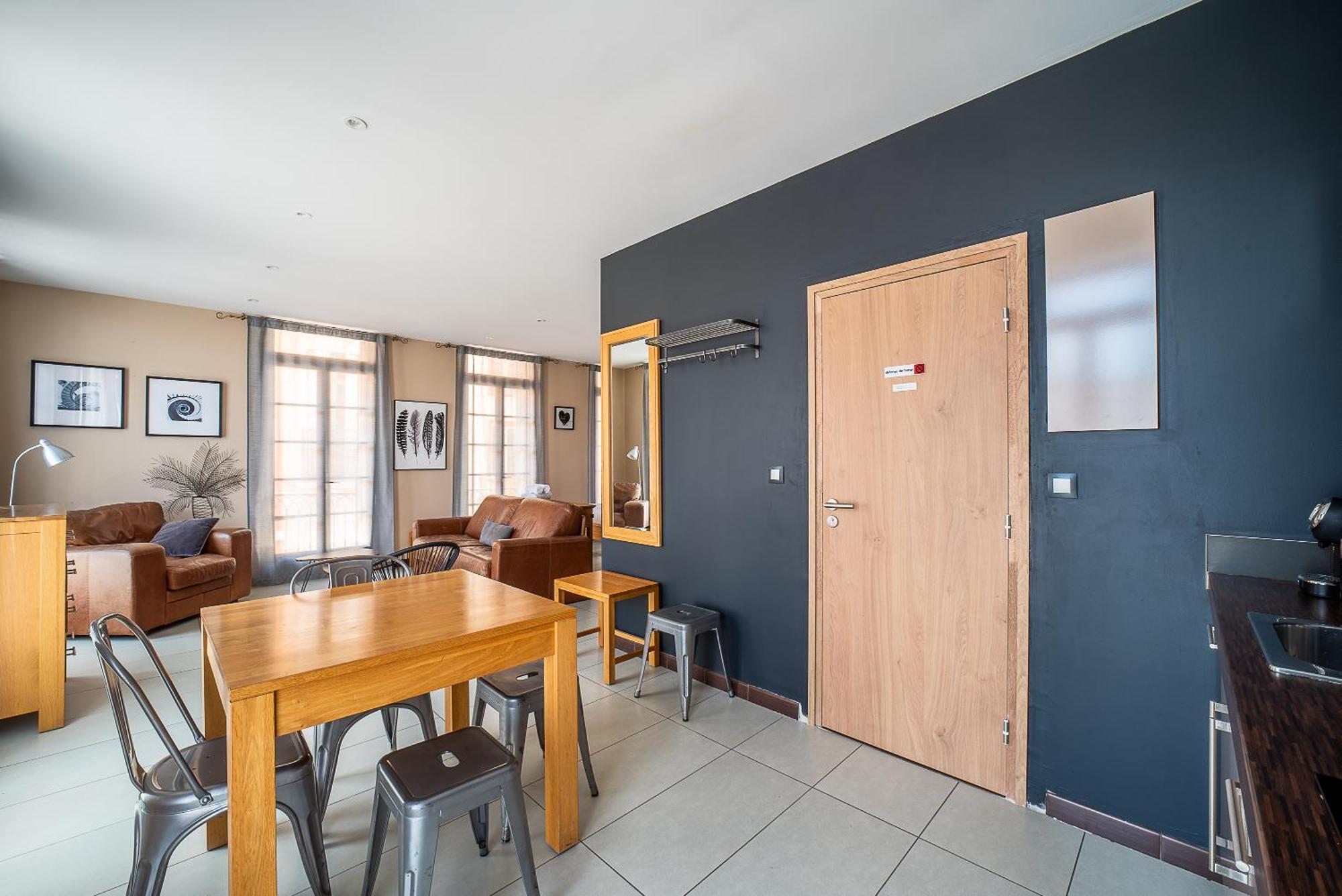 פרפיניין Suites Coronell D'En Vila מראה חיצוני תמונה