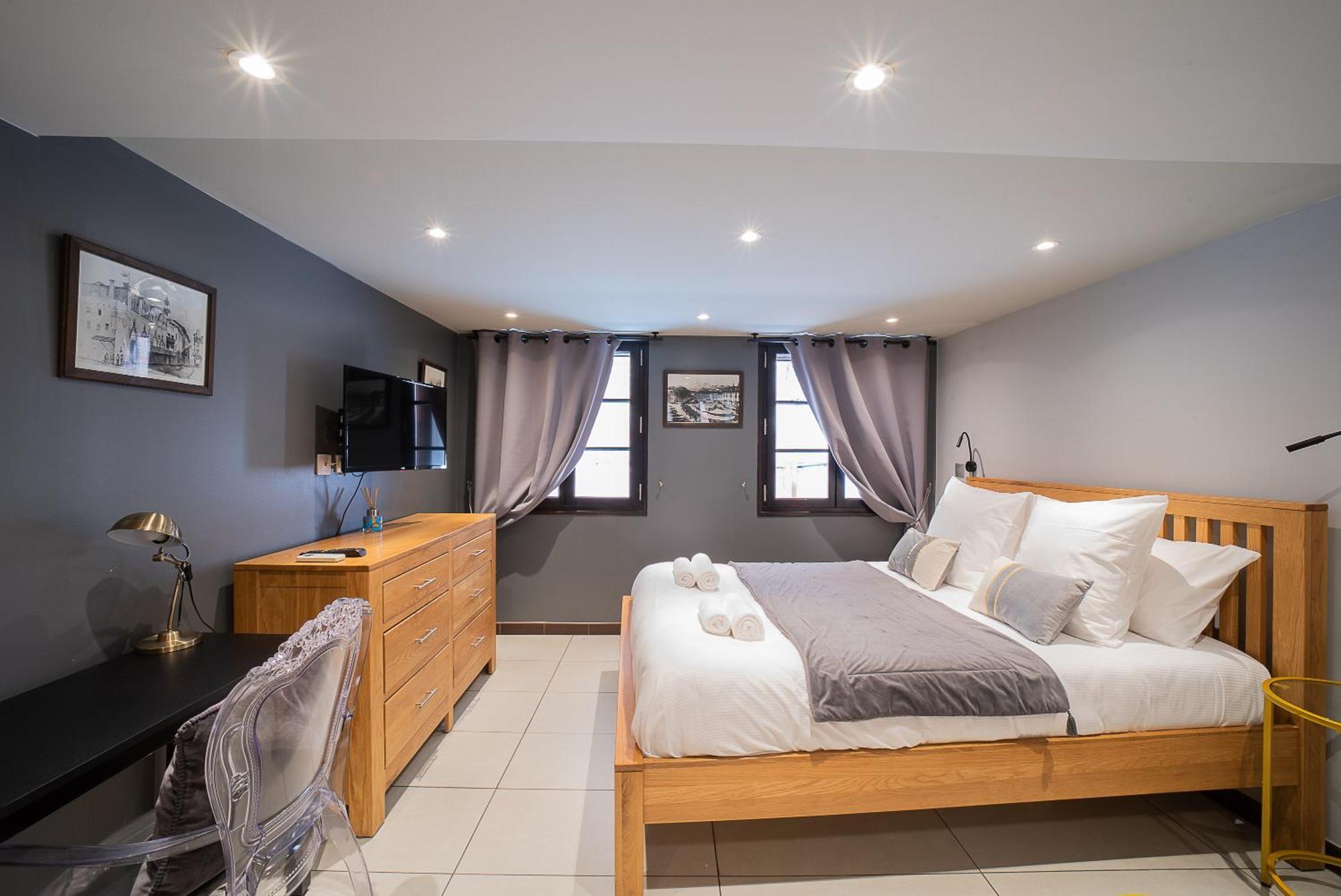 פרפיניין Suites Coronell D'En Vila מראה חיצוני תמונה