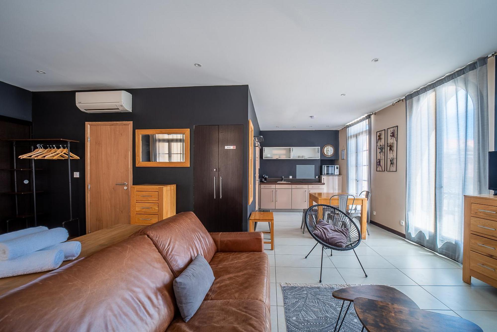 פרפיניין Suites Coronell D'En Vila מראה חיצוני תמונה