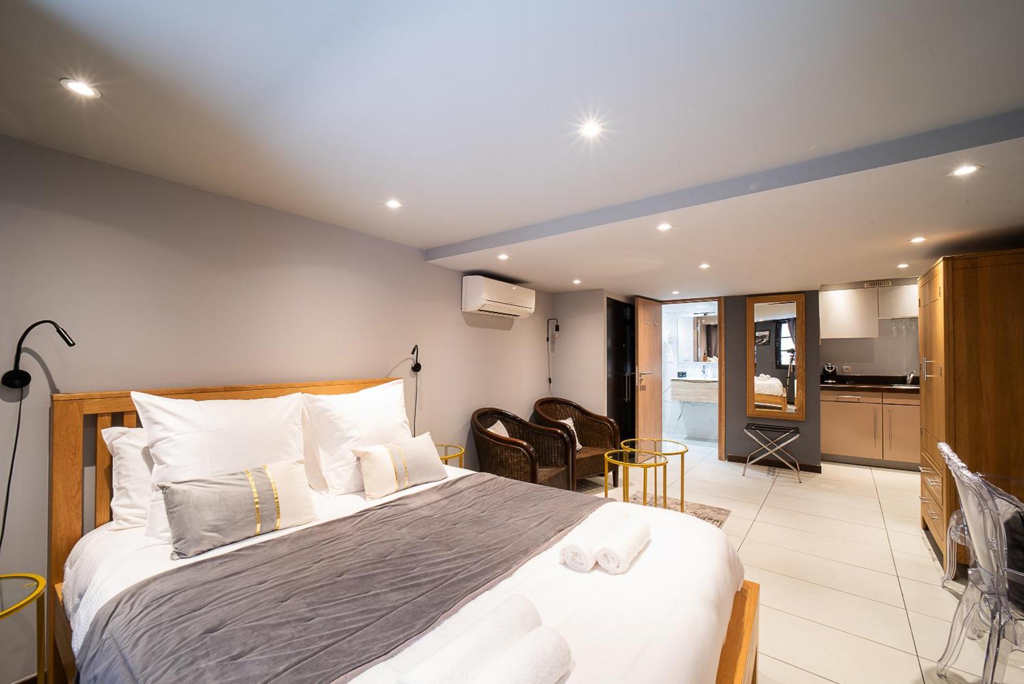 פרפיניין Suites Coronell D'En Vila מראה חיצוני תמונה