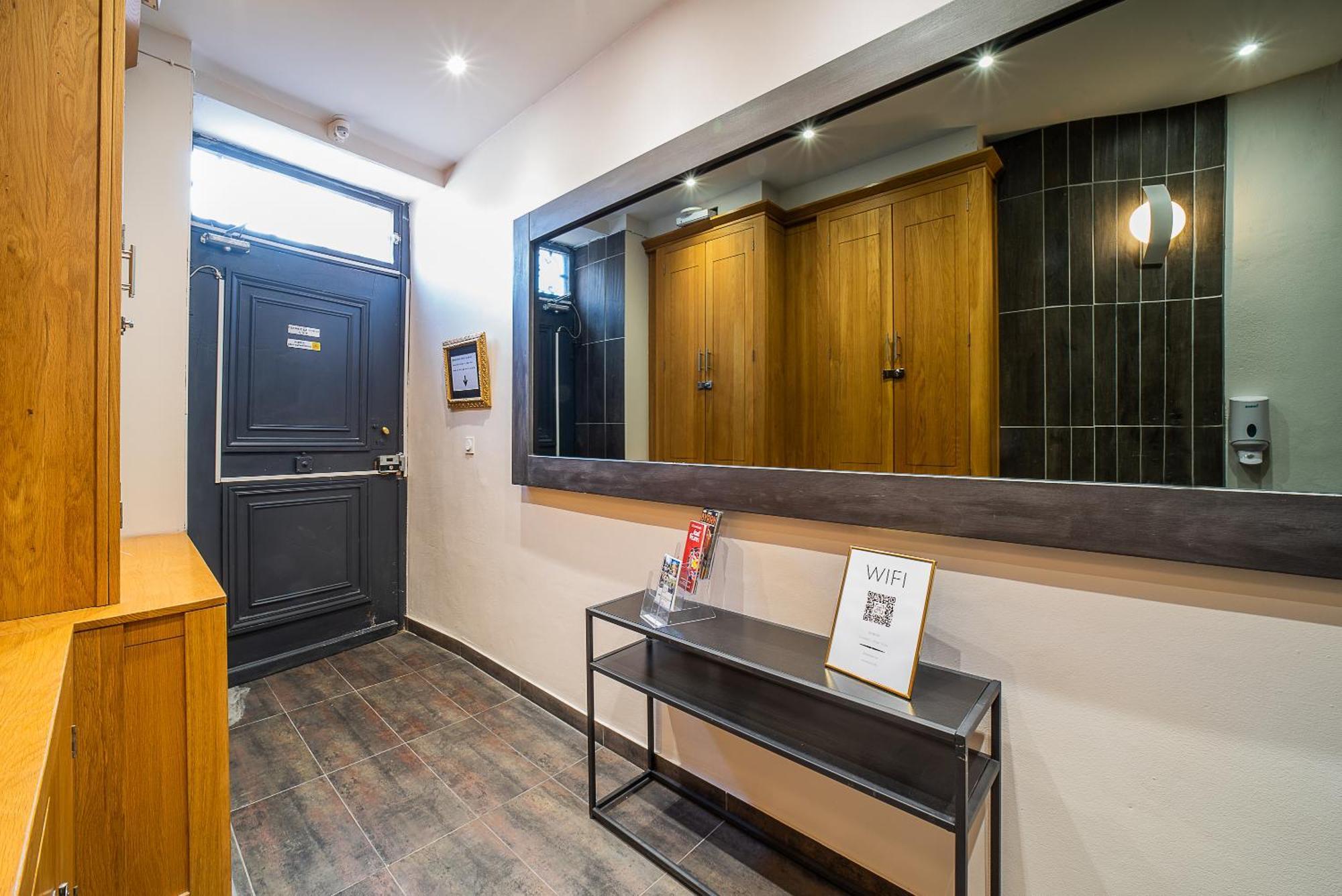 פרפיניין Suites Coronell D'En Vila מראה חיצוני תמונה