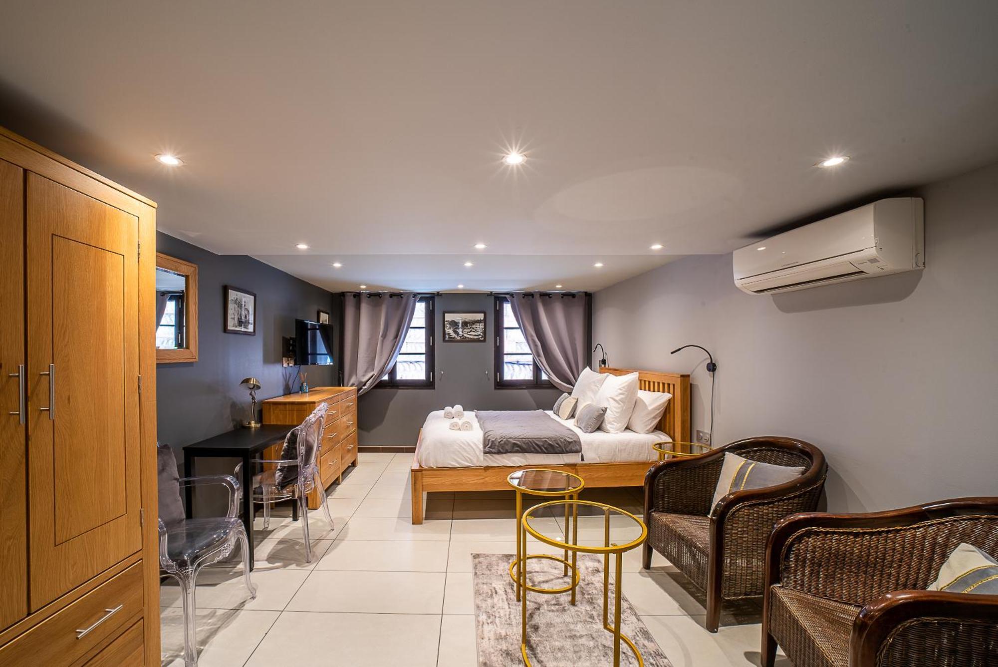 פרפיניין Suites Coronell D'En Vila מראה חיצוני תמונה